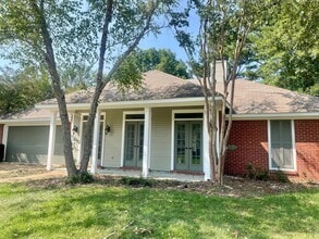 Building Photo - 208 Chestnut Dr