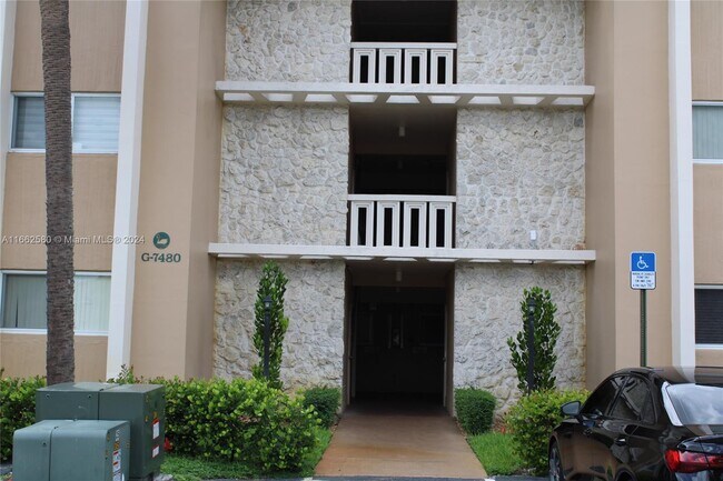 Foto del edificio - 7480 Miami Lakes Dr