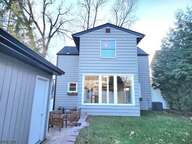 Foto del edificio - 31 Sherman Ave