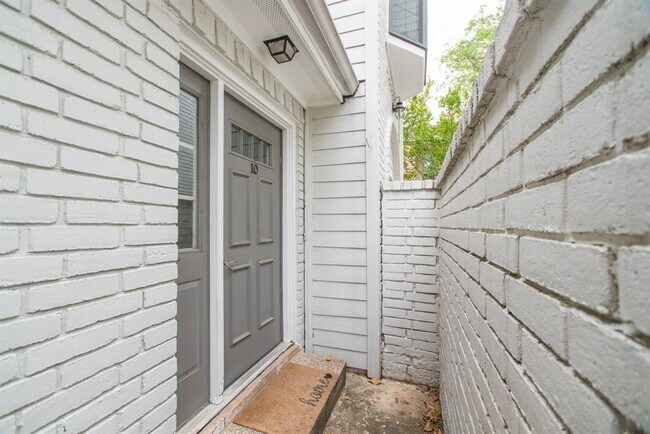 Building Photo - 1911 Bering Dr