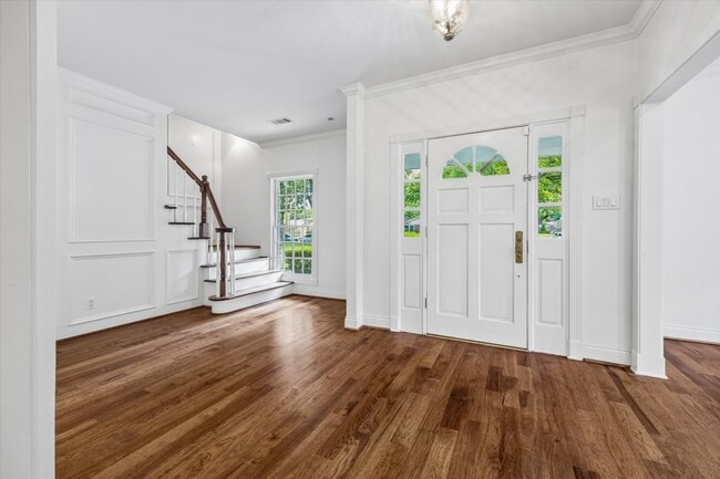 Foto del edificio - 5210 Meadow Lake Ln