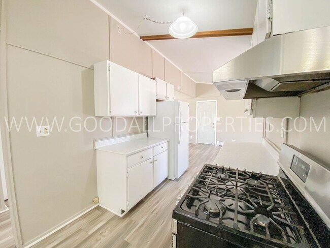 Foto del edificio - Short term lease available! 3 Bedroom 1.5 ...