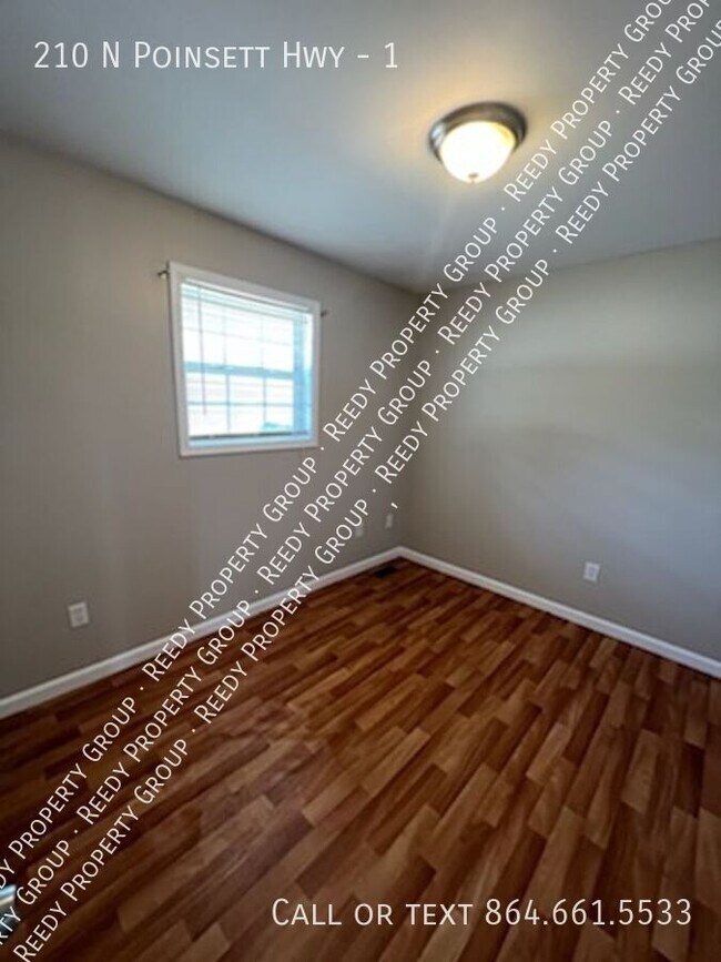 Building Photo - 2 Bedroom, 1 Bath Duplex ~ Off N. Poinsett...