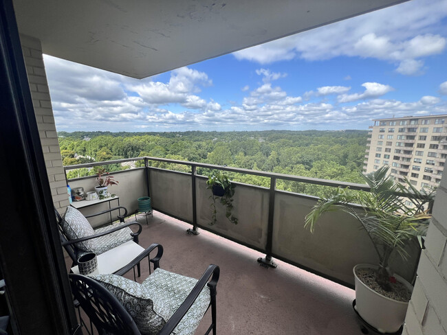 Balcony - 5225 Pooks Hill Rd