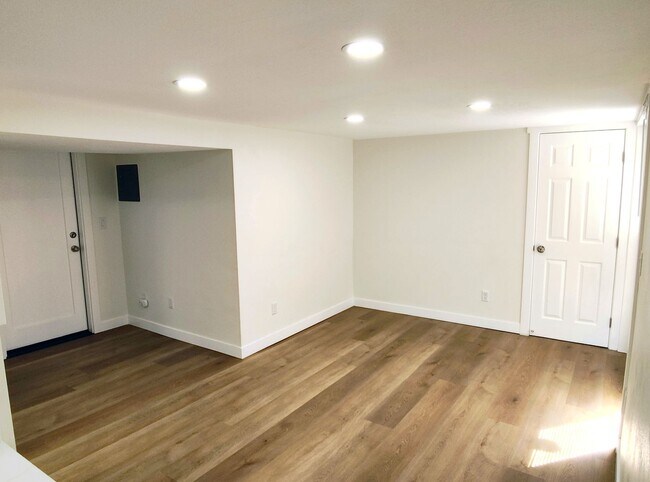 Foto del edificio - 951 Logan Ave S