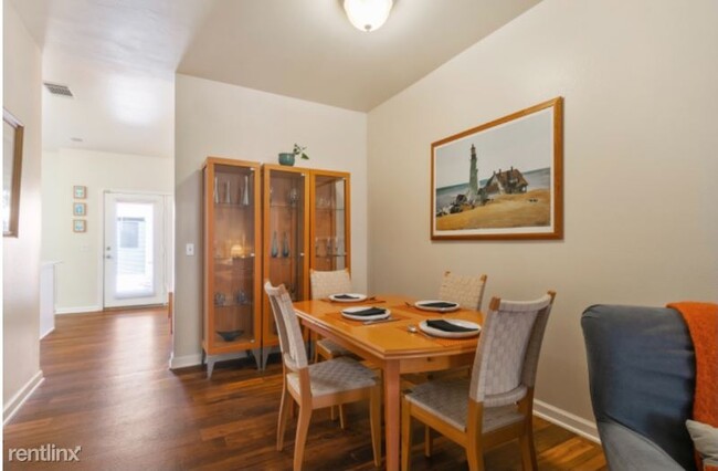 Building Photo - 3 br, 3 bath Townhome - 2689 Hornet Way
