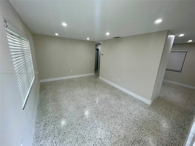 Building Photo - 1129 SW 11th Ave