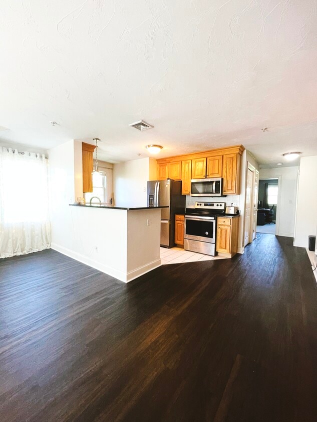 24 Wall St Unit E, Canton, MA 02021 Condo for Rent in Canton, MA