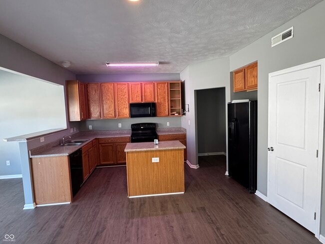 Foto del edificio - 8348 Burket Way