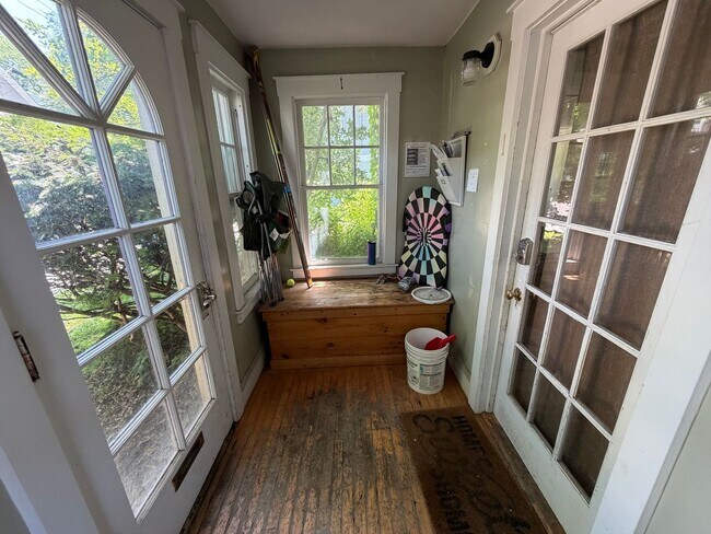Foto del edificio - 3 Bedroom Apartment in Burlington VT Available NOW! OFF STREET PARKING, LAUNDRY, HEAT INCLUDED!