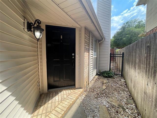 Foto del edificio - 2220 Wembley Wood Ln
