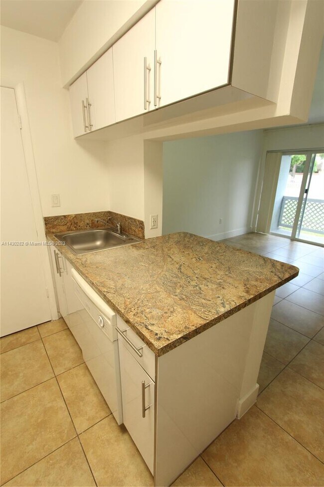 Foto del edificio - 17485 NW 67th Ct