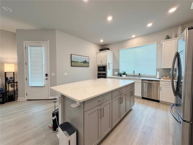 Foto del edificio - 660 Rosewood Way