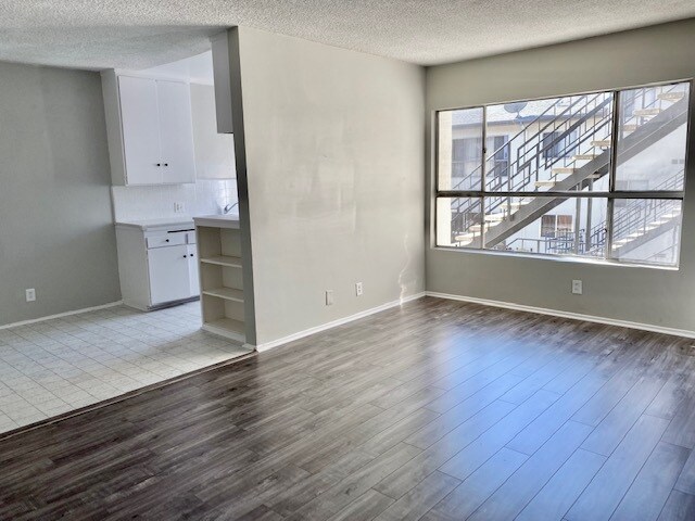 Building Photo - 318 N Ave 57 Ave