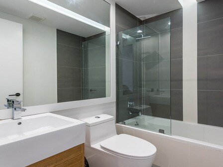 Building Photo - 724 5th Ave