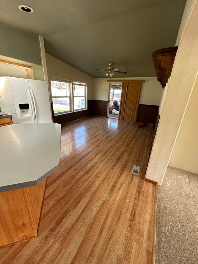 Foto del edificio - For Lease: 3BR/2BA Home with Spacious Yard...