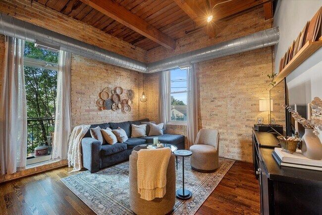 Foto del edificio - 1740 N Maplewood Ave