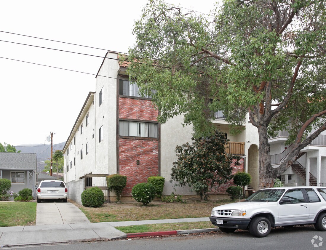 Foto del edificio - 539 Glenwood Rd
