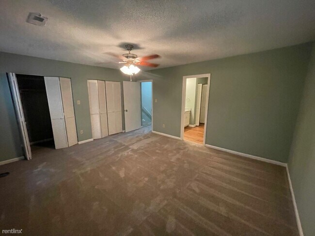 Building Photo - 2 br, 1.5 bath Duplex - 5763 Forest Lawn Ct