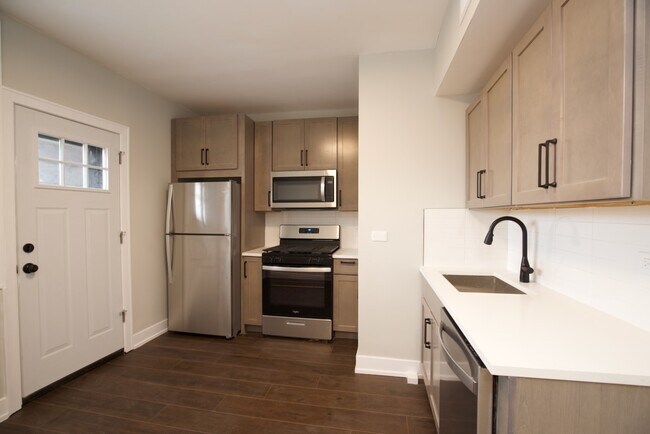 Foto del edificio - 3150 W Sunnyside Ave