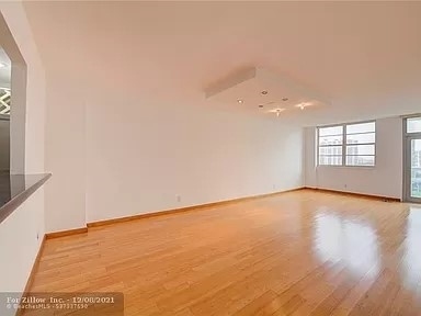 living room - 19390 Collins Ave