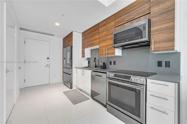 Foto del edificio - 60-60 SW 13th St