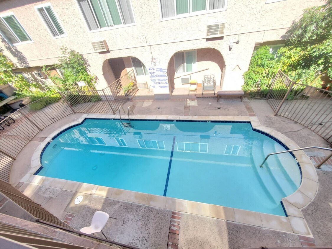Foto principal - 5461 Kester Ave