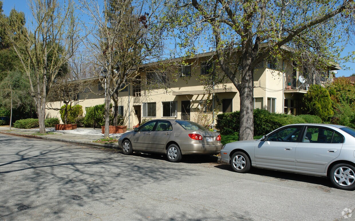 Foto del edificio - 2369-2393 Wellesley St