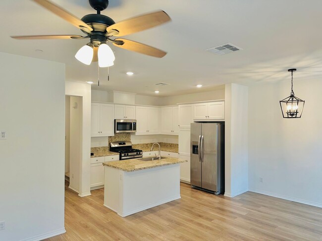 Foto del edificio - Newly Built 3 Bed Condo for Rent in Winche...