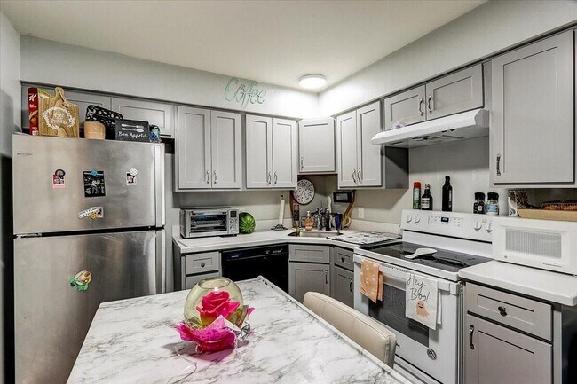 Foto del edificio - 827 S 84th St