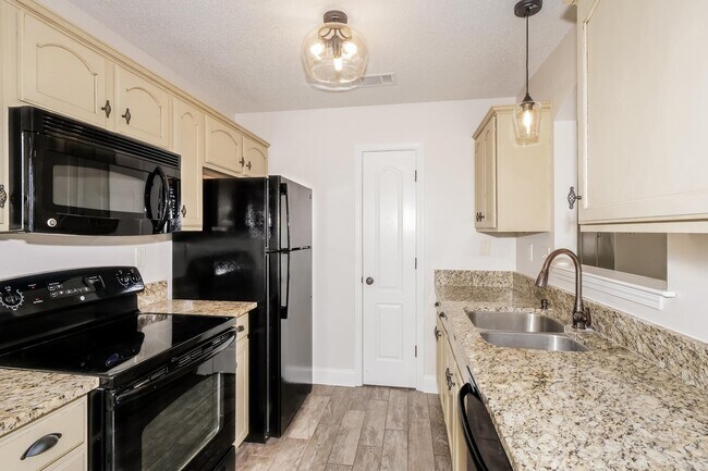 Foto del edificio - 1080 Cross Wood Ln