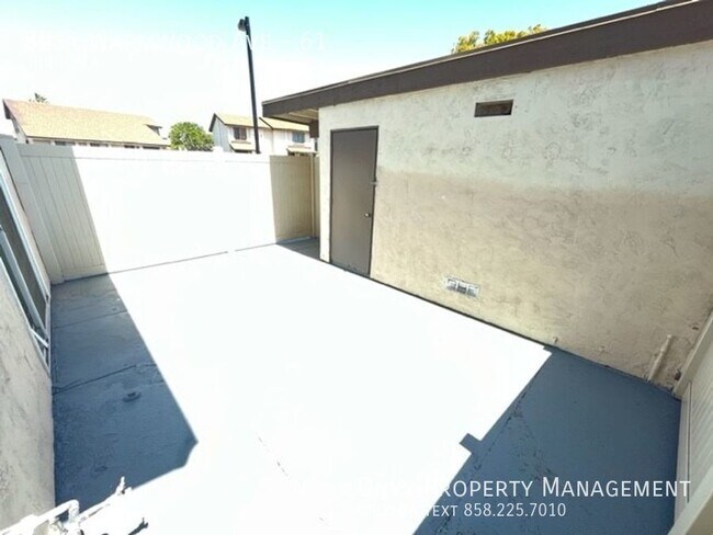 Building Photo - $1,000 Off First Month's Rent!  Large 3 Be...