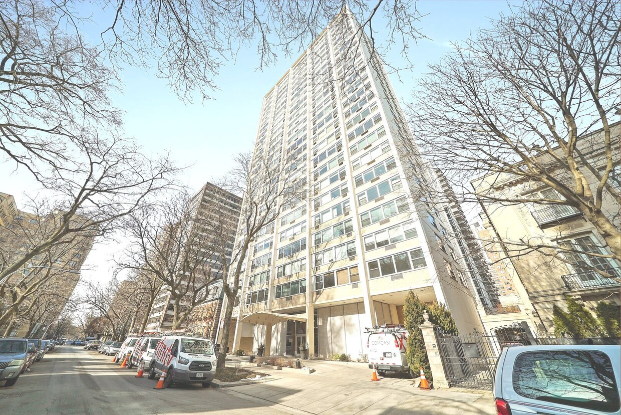Primary Photo - 336 W Wellington Ave
