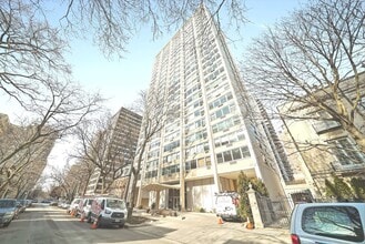 Building Photo - 336 W Wellington Ave