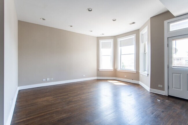 Foto del edificio - 1525 W Addison St