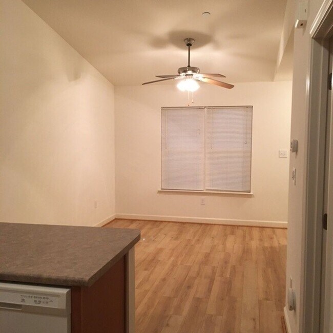 Foto del edificio - 855SF 1BR 1.5BA  Condo