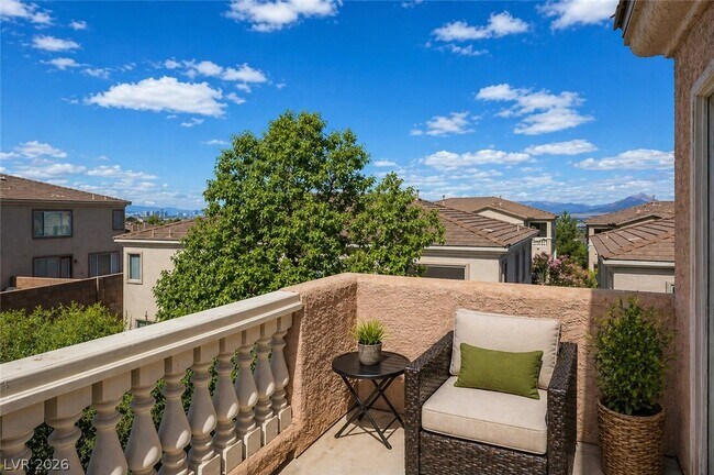 Foto del edificio - 227 Serenity Crest St