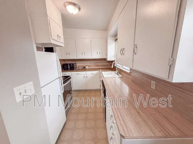 Building Photo - 481 East 2875th North