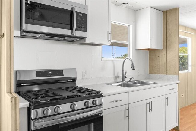 Foto del edificio - 7305 Score St