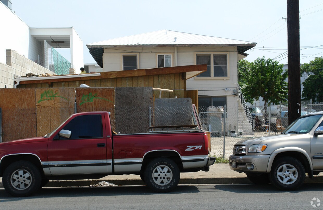 Building Photo - 1762-1768 Silva St