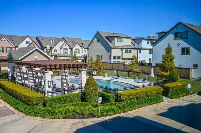 Building Photo - 11023 Acorn Falls Dr
