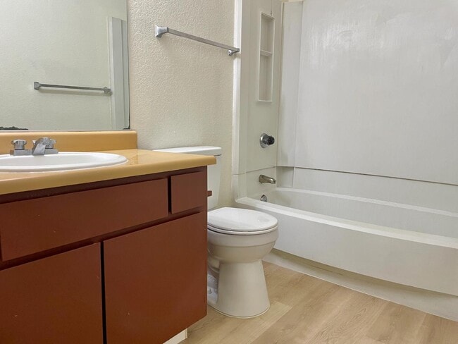 Foto del edificio - 1645 Pyrenees Ave