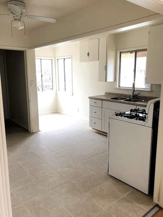Foto principal - 11329 Hamlin St