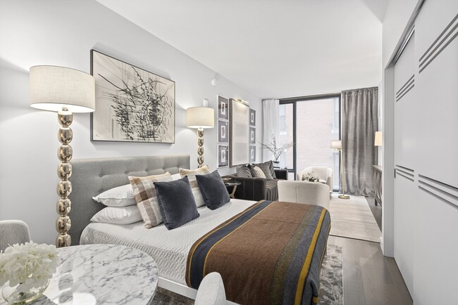 Building Photo - 55 Lagrange St