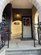 Building Photo - 146 Catharine St N