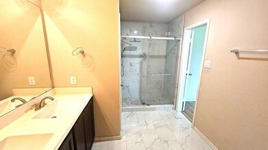 Building Photo - 1810 Bravos Manor Ln
