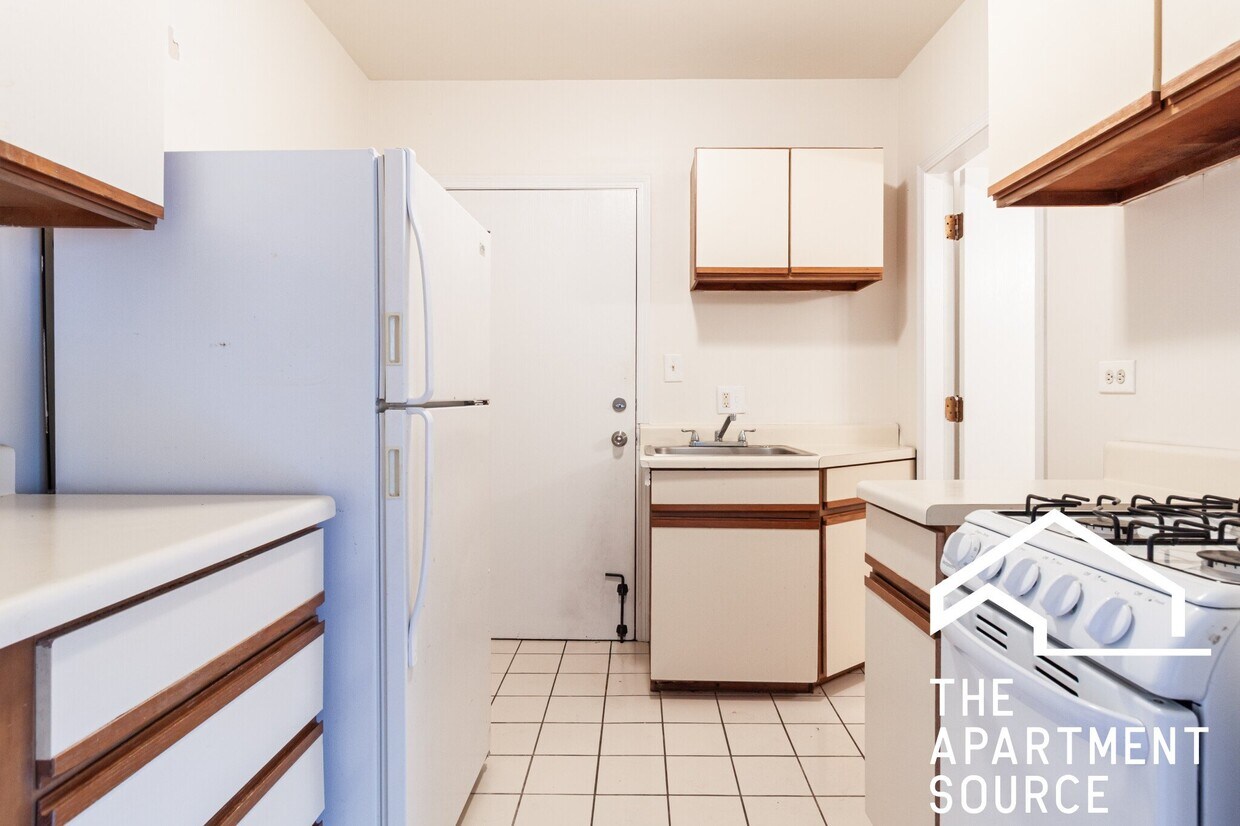 Photo - 817 W Cornelia Ave (Chicago, IL)