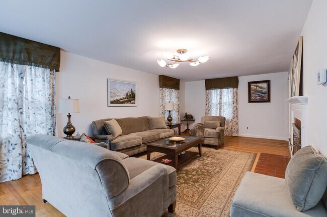 Foto del edificio - 320 Cranbrook Rd