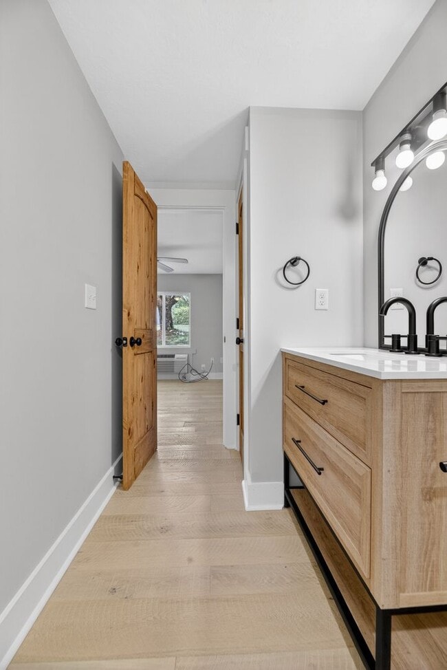 Building Photo - Beautifully Renovated Home in Southside – Prime Location!