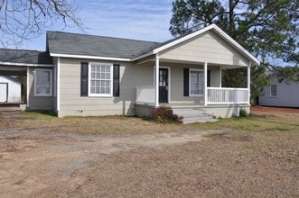 Building Photo - 6230 Oak St